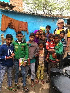 thumbnail_Terry with Delhi slum kids